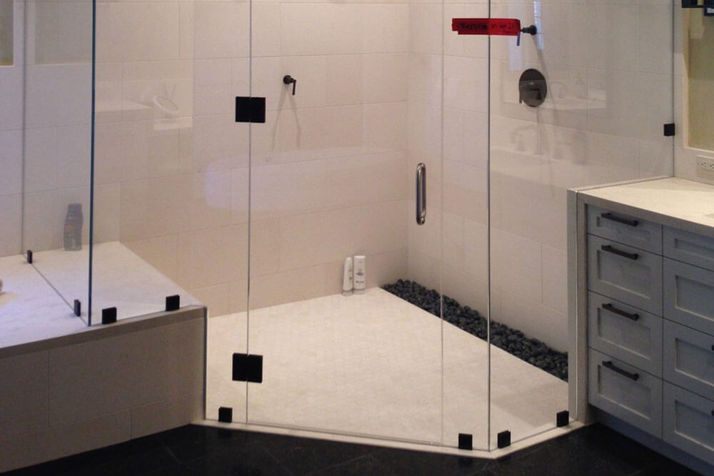 Advantages of Shower Doors Versus Shower Curtains